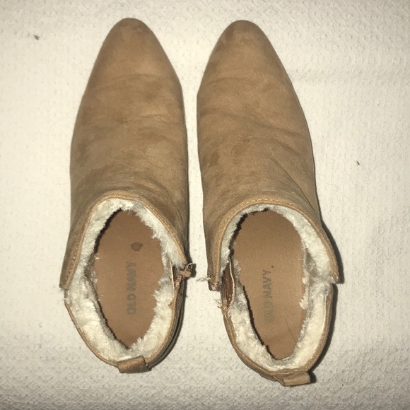 Sz 7 old navy tan with fur booties, worn once. - Picture 6 of 6